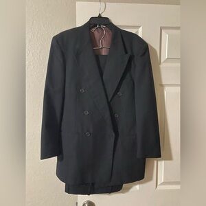 Guy laroche suit